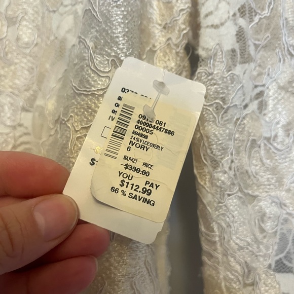 Cream lace evening dress - Picture 4 of 8